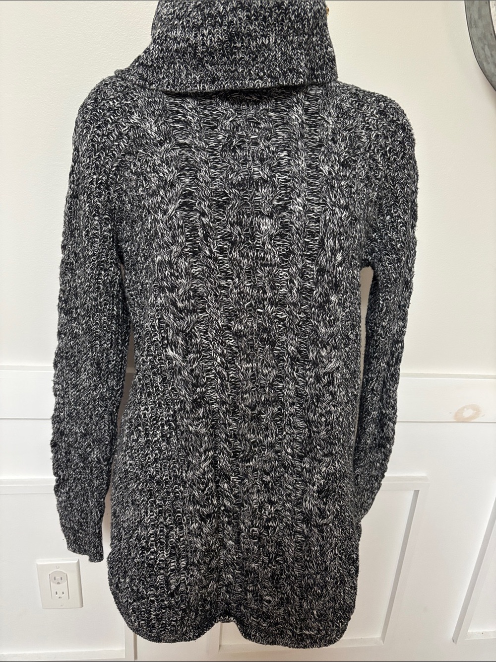 Gap black and white marled cable-knit turtleneck sweater.size small